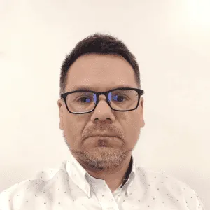 Carlos Muñoz, Chief Administrative Officer (CAO) & Socio — Administración de Empresas, Gestión Financiera & Procesos Institucionales en Kadev Studio